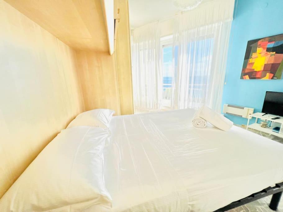 Suite Sunset 21 - Fronte Mare Санремо Экстерьер фото